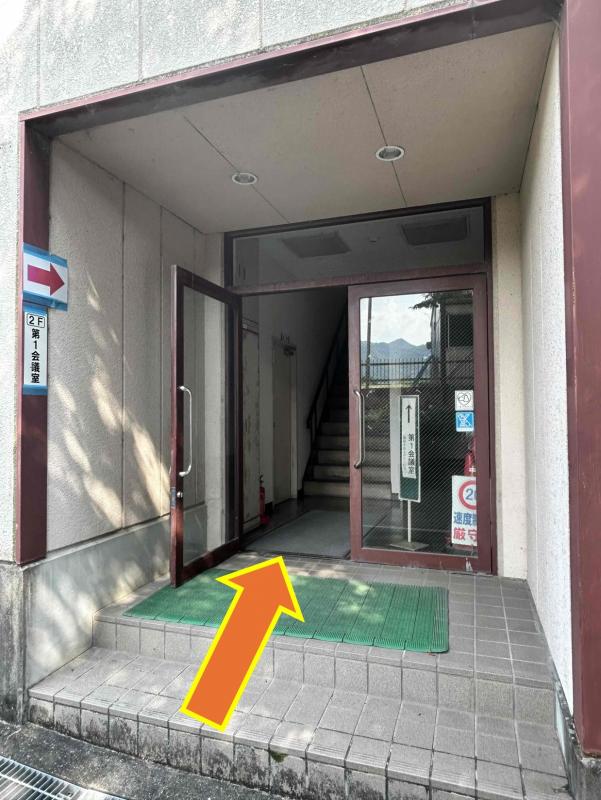 07別館前
